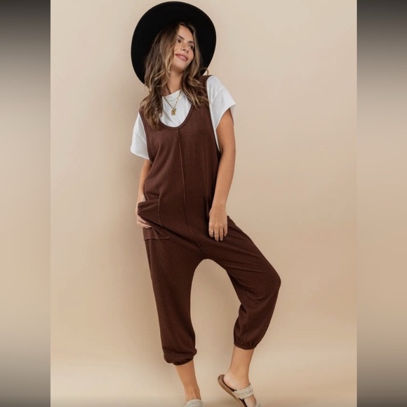 Textured Ribbed Poly knit Baggy Jumpsuit - Picture 5 of 6